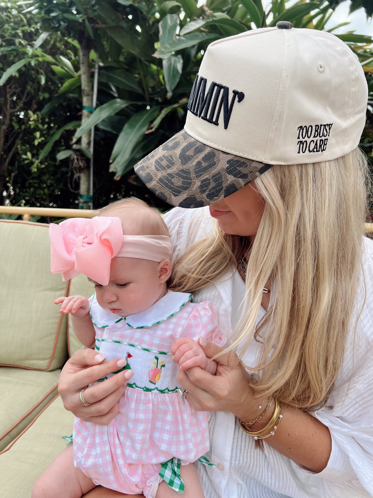 Mommin' - Vintage Trucker Hat