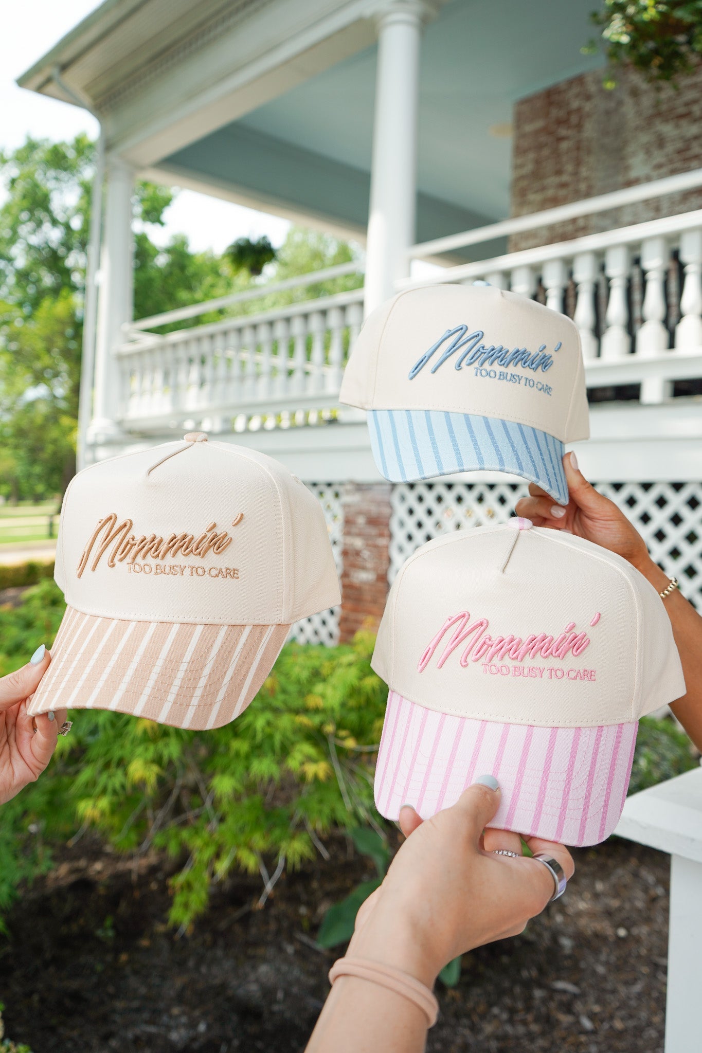 Mommin' - Striped Vintage Trucker Hat