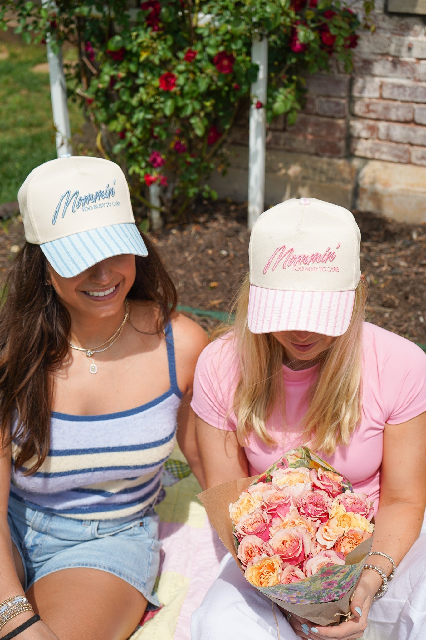 Mommin' - Striped Vintage Trucker Hat