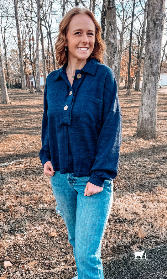 COLLARED RAW EDGE KNIT TOP: NAVY